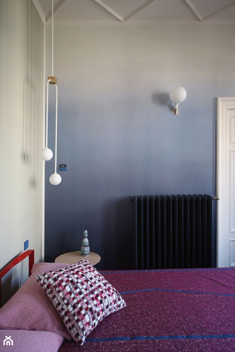 Wnętrze weneckiej kamienicy - Mała szara sypialnia, styl nowoczesny - zdjęcie od JUNG Polska