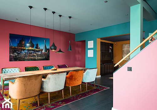 Aranżacje - Duża różowa turkusowa jadalnia jako osobne pomieszczenie, styl vintage - zdjęcie od JUNG Polska