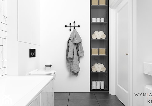 Łazienka czarno-biała - Mała na poddaszu bez okna łazienka, styl nowoczesny - zdjęcie od Wymiar i Kropka