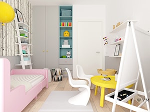 Pokój Zuzi - Mały biały szary pokój dziecka dla dziecka dla dziewczynki, styl skandynawski - zdjęcie od Wymiar i Kropka