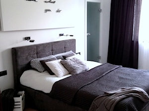 SYPIALNIA MINIMALIZM - Średnia biała sypialnia, styl nowoczesny - zdjęcie od HOUSE DESIGN