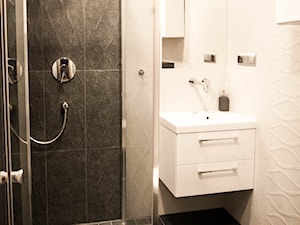 KAWALERKA W KAMIENICY - Mała bez okna łazienka, styl nowoczesny - zdjęcie od HOUSE DESIGN