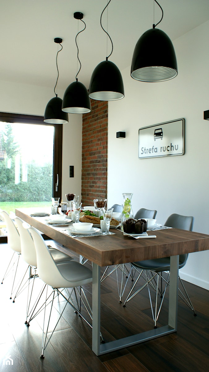 Średnia biała jadalnia w kuchni jako osobne pomieszczenie - zdjęcie od HOUSE DESIGN