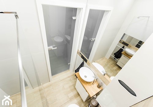APARTAMENT AIRBNB - Mała na poddaszu bez okna z lustrem łazienka, styl nowoczesny - zdjęcie od HOUSE DESIGN