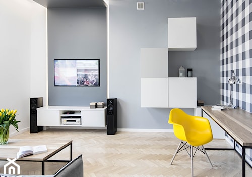 APARTAMENT AIRBNB - Mały biały szary salon, styl skandynawski - zdjęcie od HOUSE DESIGN