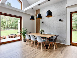 DOM Z ANTRESOLĄ - Duża biała szara jadalnia w salonie, styl nowoczesny - zdjęcie od HOUSE DESIGN