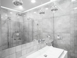 DOM W MIEŚCIE - Średnia z punktowym oświetleniem łazienka - zdjęcie od HOUSE DESIGN