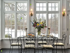 Zimowa weranda - Średnia szara jadalnia jako osobne pomieszczenie - zdjęcie od KarinaPe