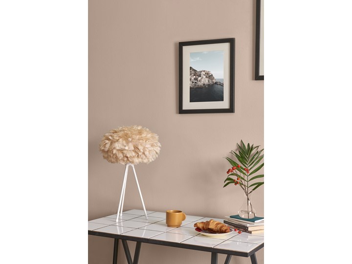 Lampa stołowa Eos Tripod Ø35 jasnobrązowa, proj. S. R. Christensen, UMAGE Styl Skandynawski Lampa z abażurem Wysokość 56 cm Kategoria Lampy stołowe