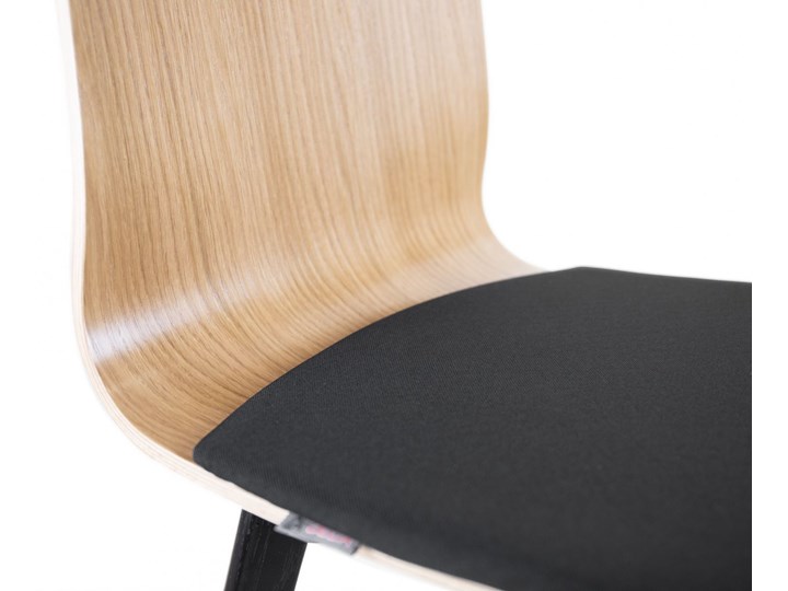 LUKA W PS krzesło dębowe, miękkie siedzisko czarna rama Wysokość 48 cm Głębokość 41 cm Płyta MDF Tkanina Drewno Głębokość 40 cm Wysokość 87 cm Szerokość 40 cm Tapicerowane Kolor Czarny