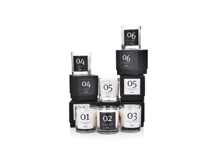 Świeca zapachowa No.4 Oud Wood DUKA ELEGANT 9 cm biała Kolor Biały Kategoria Świeczniki i świece