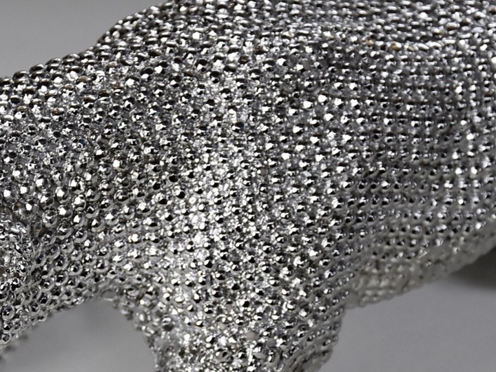 Srebrna "diamentowa" figura lamparta 98 x 17 x 22 Żywica Zwierzęta Kolor Srebrny