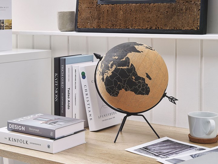 Figurka dekoracyjna globus brązowy korek 25 cm Globusy Metal Kategoria Figury i rzeźby