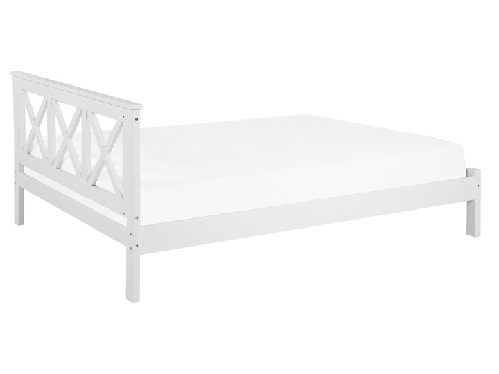 Łóżko ze stelażem białe drewniana rama ozdobne wezgłowie 140 x 200 cm rustykalny design Kolor Biały Kategoria Łóżka do sypialni