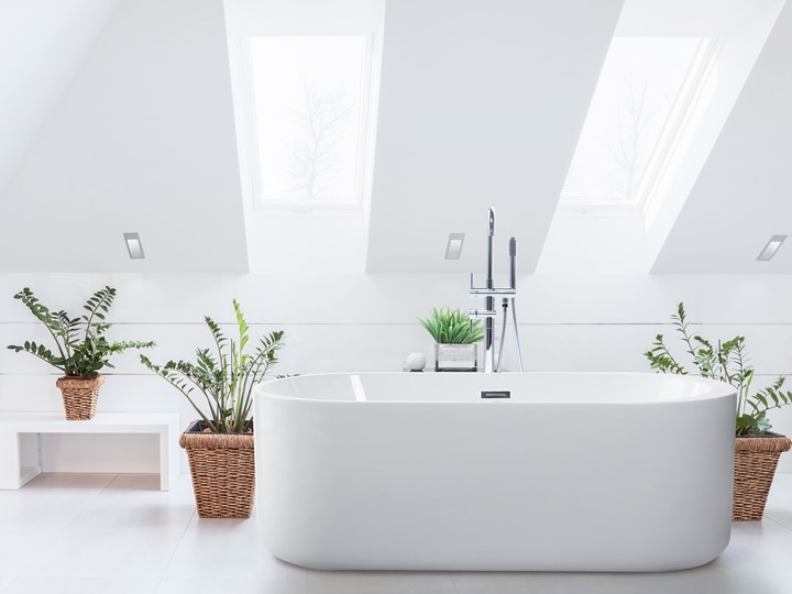 Wanna wolnostojąca biała akrylowa 170 x 80 cm system przelewowy owalna współczesna Długość 170 cm Wolnostojące Kolor Biały Kategoria Wanny