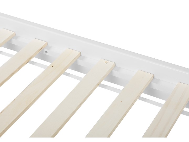 Łóżko ze stelażem białe drewniana rama ozdobne wezgłowie 140 x 200 cm rustykalny design Kolor Biały