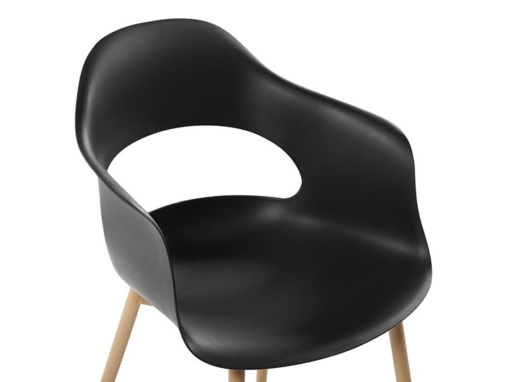Zestaw 2 krzeseł czarnych plastikowych nóżki jasne drewno ozdobne do jadalni styl skandynawski Szerokość 54 cm Głębokość 47 cm Wysokość 81 cm Metal Tworzywo sztuczne Styl Nowoczesny