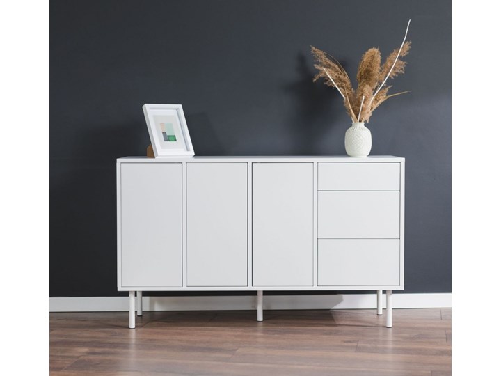 Biała nowoczesna komoda Dancan MIRKA / szer. 130 cm Wysokość 80 cm Wysokość 21 cm Wysokość 78 cm Pomieszczenie Pokój nastolatka Głębokość 35 cm Głębokość 40 cm Styl Nowoczesny