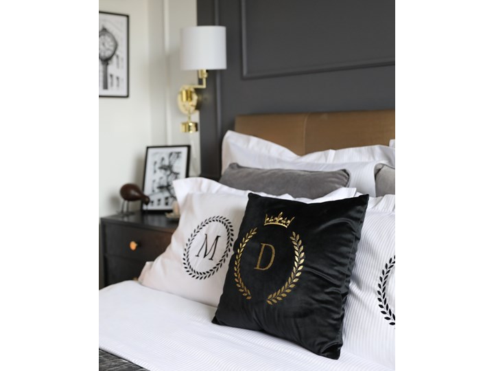 Poduszka VELVET QUEENY z monogramem - Granat Welur Poduszka dekoracyjna Aksamit Poszewka dekoracyjna 45x45 cm Kategoria Poduszki i poszewki dekoracyjne