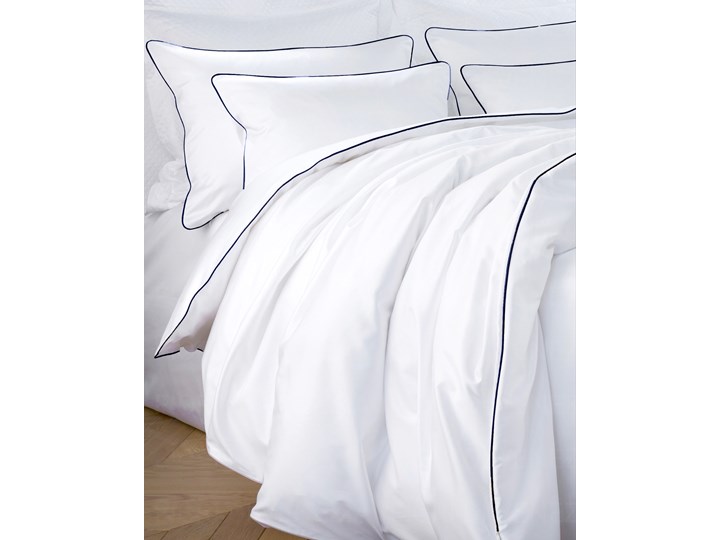Pościel satynowa SAN ANTONIO - biała z lamówką navy blue - 200 x 220 Komplet pościeli Pomieszczenie Pościel do sypialni Bawełna 200x220 cm Satyna Kolor Biały