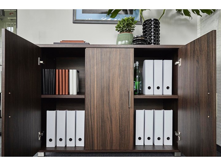 3-drzwiowa komoda Platinum A12 ciemny orzech Wysokość 80 cm Głębokość 40 cm Szerokość 120 cm Kategoria Komody Styl Nowoczesny