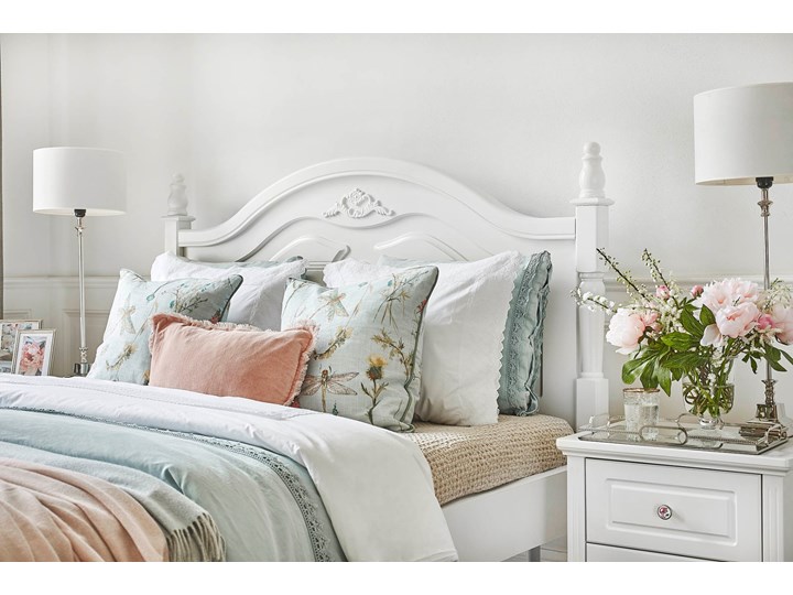 Białe łóżko 180x200 cm Caroline Łóżko drewniane Drewno Tkanina Kolor Biały Zagłówek Z zagłówkiem