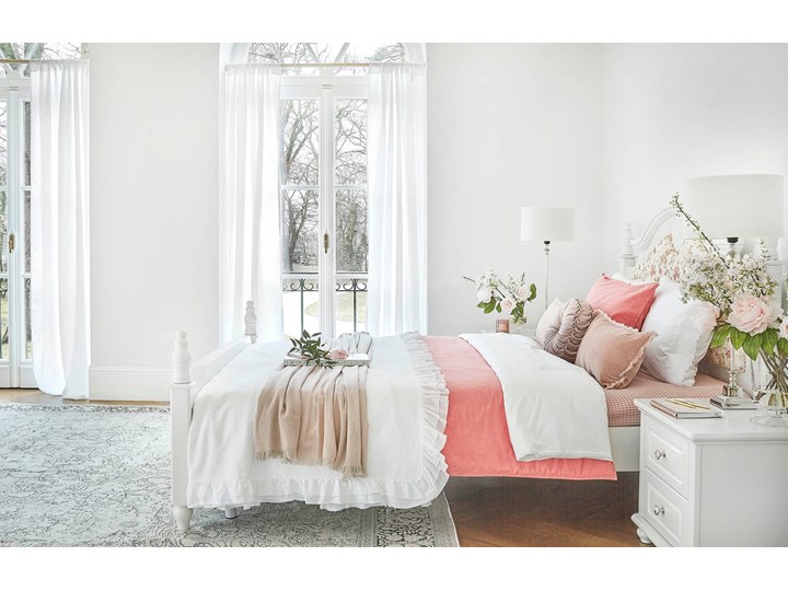 Białe łóżko 160x200 Rose, tapicerowane, wzór w drobne kwiaty Tkanina Drewno Łóżko pikowane Łóżko tapicerowane Zagłówek Z zagłówkiem