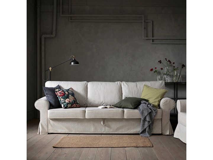 IKEA EVERTSBERG Rozkładana sofa 3-osobowa, z pojemnikiem beżowy, Wysokość łóżka: 45 cm Pomieszczenie Salon Amerykanka Kategoria Sofy i kanapy