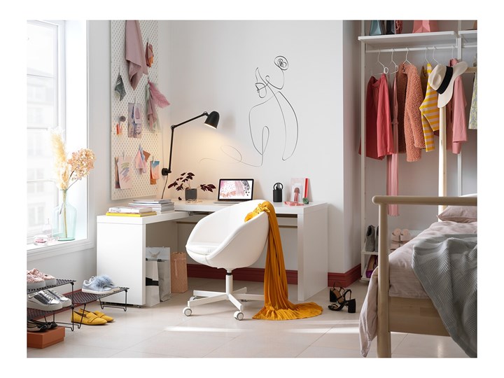 IKEA MALM Biurko z wysuwanym panelem, Biały, 151x65 cm Płyta MDF Biurko narożne Szerokość 151 cm Kategoria Biurka