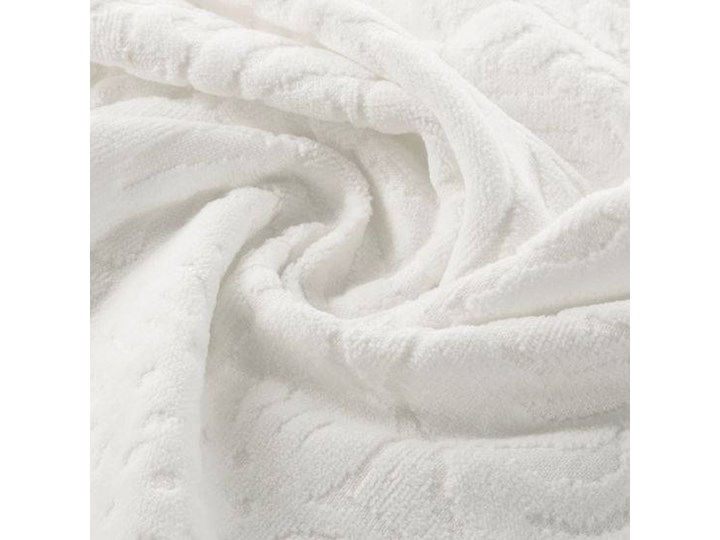 Welurowy ręcznik kąpielowy 70x140 kremowy 390 g/m2 elegancki zdobiony na całej powierzchni żakardowym wzorem kwiatowym 70x140 cm Bawełna Frotte Kolor Beżowy