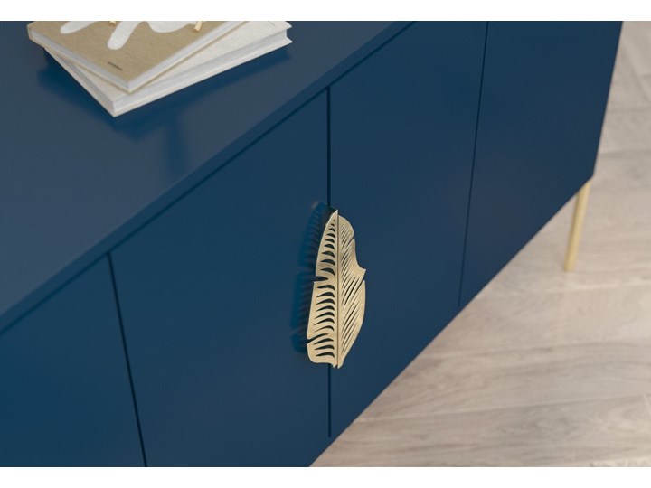 Granatowa komoda Skandica MERLIN ze złotymi dodatkami Wysokość 79 cm Szerokość 138 cm Płyta MDF Głębokość 40 cm Styl Nowoczesny