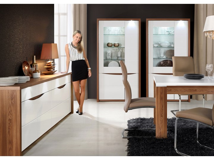 SELSEY Komoda dwudrzwiowa Mirazaer z pięcioma szufladami Płyta MDF Kolor Brązowy Drewno Z szafkami Pomieszczenie Salon