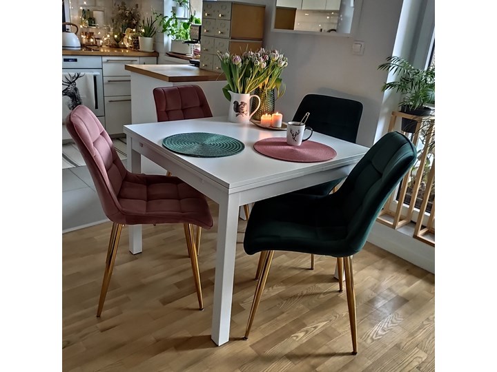 SELSEY Zestaw dwóch krzeseł tapicerowanych Briare różowe na złotej podstawie obrotowe Tworzywo sztuczne Głębokość 60 cm Szerokość 48 cm Pikowane Wysokość 50 cm Tapicerowane Metal Tkanina Pomieszczenie Biuro i pracownia Wysokość 87 cm Głębokość 43 cm Kolor Różowy