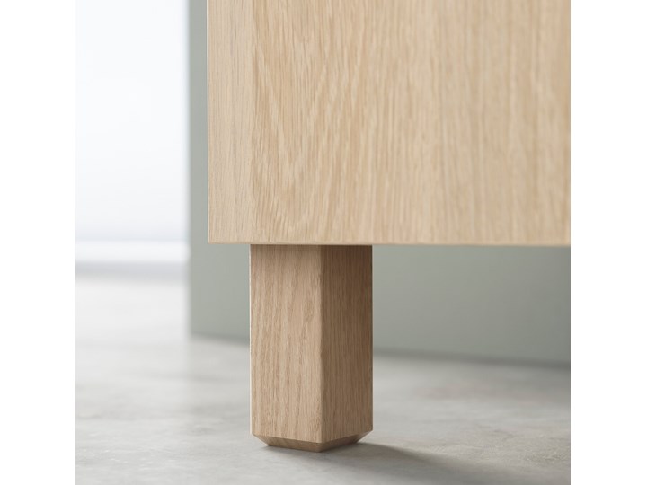 IKEA BESTÅ Kombinacja z drzwiami, Dąb bejcowany na biało/Lappviken/Stubbarp dąb bejcowany na biało, 180x42x74 cm Drewno Głębokość 42 cm Szerokość 180 cm Płyta MDF Wysokość 42 cm Z szafkami Kolor Biały