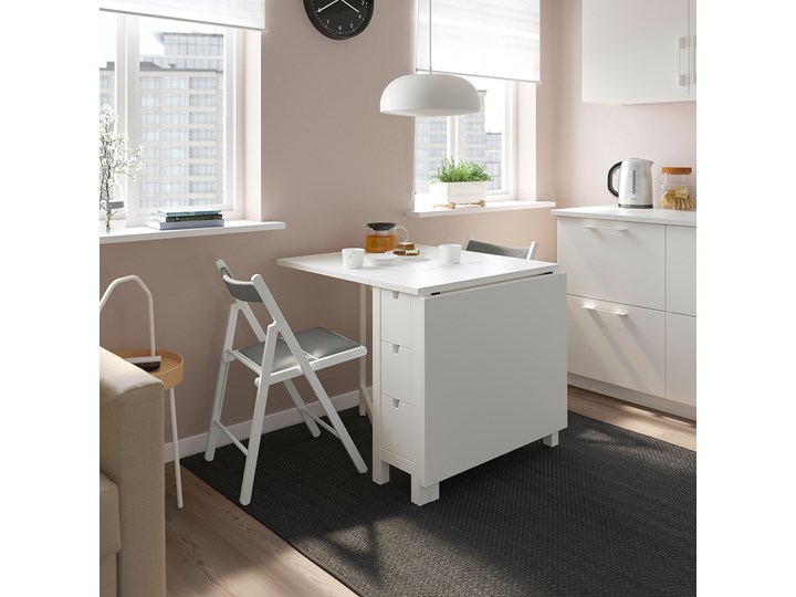 IKEA NORDEN / TERJE Stół i 2 składane krzesła, biały/Knisa biały/jasnoszary, 26/89/152 cm Szerokość 80 cm Drewno Wysokość 74 cm Płyta MDF Tworzywo sztuczne Styl Minimalistyczny Długość 120 cm Kategoria Stoły kuchenne
