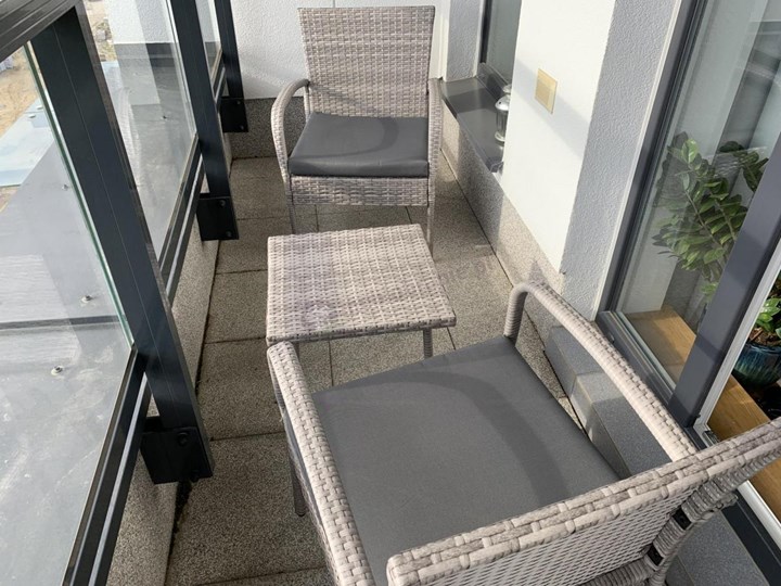 Meblobranie Komplet mebli na wąski balkon Morrone Duo Grey Stoły z krzesłami Zestawy kawowe Technorattan Kolor Brązowy
