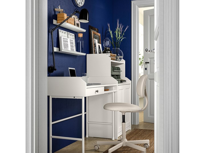 IKEA HAUGA/BLECKBERGET Kombinacja biurko/szafka, i krzesło obrotowe biały/beżowy Kategoria Zestawy mebli do sypialni