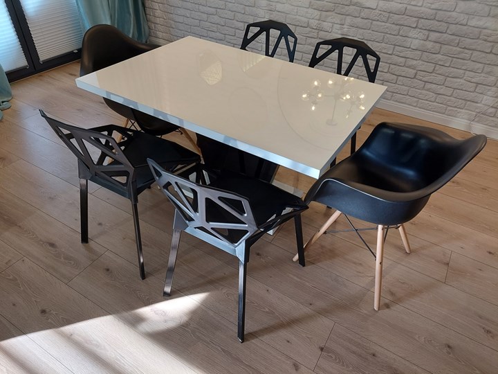 Nierozkładany stół do jadalni w wysokim połysku Niko Wysokość 120 cm Szerokość 70 cm Płyta MDF Długość 120 cm Wysokość 70 cm Szerokość 120 cm Wysokość 75 cm Szerokość 80 cm Długość 70 cm Pomieszczenie Stoły do jadalni