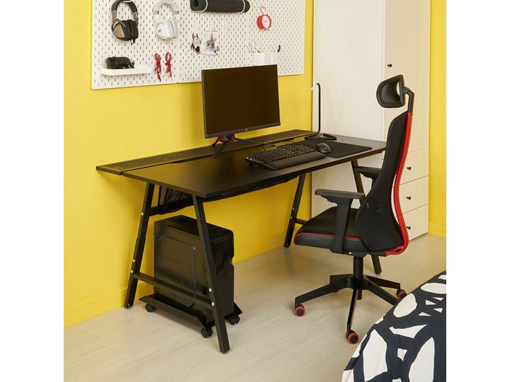 IKEA UTESPELARE / MATCHSPEL Biurko gamingowe i krzesło, Czarny, Maksymalna wysokość siedziska: 59 cm Kategoria Zestawy mebli do sypialni