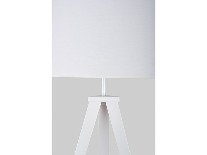 Lampa stojąca z białymi metalowymi nogami i białym kloszem loomi.design Kiki Tkanina Lampa z kloszem Styl Nowoczesny
