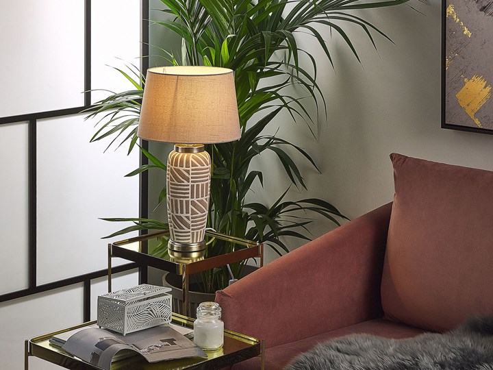 Beliani Lampa stołowa beżowa ceramiczna z białym abażurem 48 cm wzory lampka nocna nowoczesna Lampa dekoracyjna Lampa z abażurem Lampa nocna Ceramika Metal Pomieszczenie Salon
