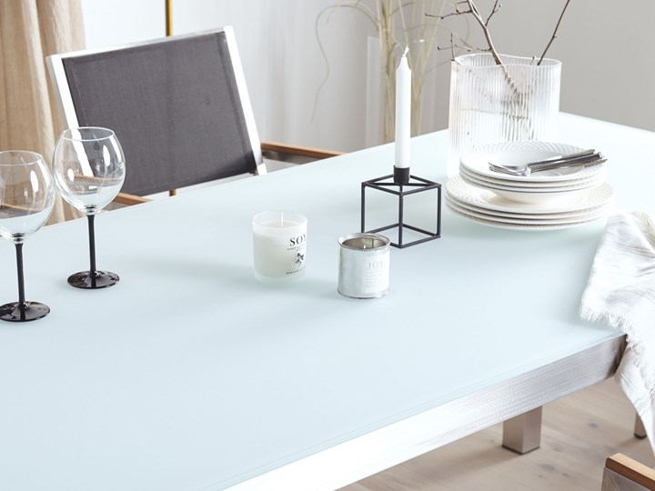 Beliani Zestaw mebli ogrodowych jadalniany biały stół szkło hartowane 180 x 90 cm 6 krzeseł czarnych z technorattanu sztaplowanych Stoły z krzesłami Kolor Szary Stal Kategoria Zestawy mebli ogrodowych
