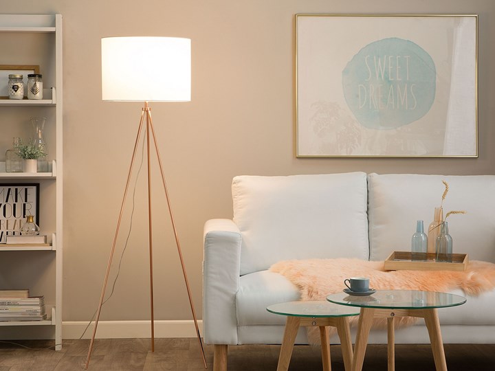Beliani Lampa stojąca miedziana biała 148 cm trójnóg okrągły abażur metalowe nogi nowoczesna Lampa z abażurem Tkanina Pomieszczenie Salon Lampa sztalugowa Kolor Miedziany