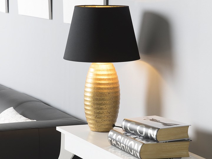 Beliani Lampka nocna stołowa złota z czarnym porcelanowa nowoczesna Lampa z abażurem Ceramika Wysokość 56 cm Lampa nocna Tkanina Pomieszczenie Sypialnia
