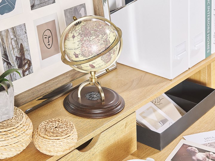 Beliani Figurka dekoracyjna globus w stylu vintage 16 cm Metal Globusy Kolor Beżowy Kategoria Figury i rzeźby