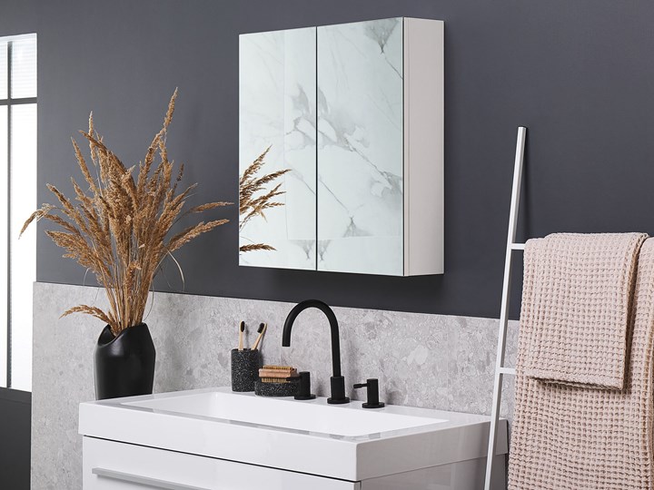 Beliani Szafka łazienkowa wisząca biała sklejka 60 x 60 cm dwudrzwiowa z półkami i lustrem Wiszące Rodzaj frontu Drzwiczki Z lustrem Szafki Szkło Kolor Biały