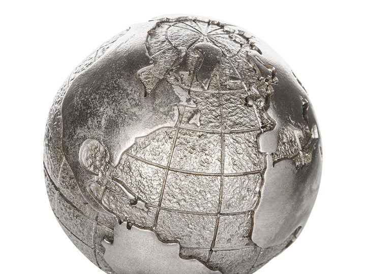 Beliani Figurka dekoracyjna globus srebrna żywica syntetyczna 33 x 18 cm Kolor Srebrny Metal Globusy Kategoria Figury i rzeźby