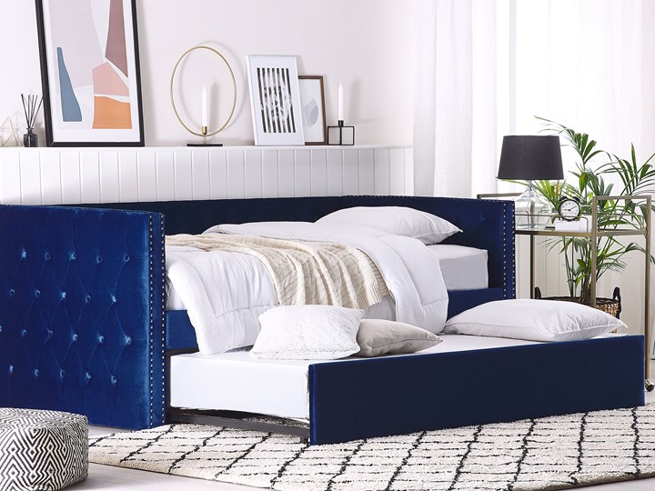 Beliani Łóżko wysuwane niebieskie welurowe ze stelażem 90 x 200 cm dziecięce glamour guziki gwoździe tapicerskie Kategoria Łóżka dla dzieci Płyta MDF Tworzywo sztuczne Drewno Tradycyjne Rozmiar materaca 90x200 cm