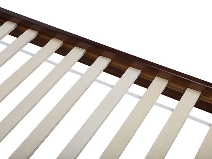 Beliani Łóżko ze stelażem ciemne drewno sosnowe 140 x 200 cm z zagłówkiem styl retro Łóżko drewniane Rozmiar materaca 140x200 cm Styl Minimalistyczny