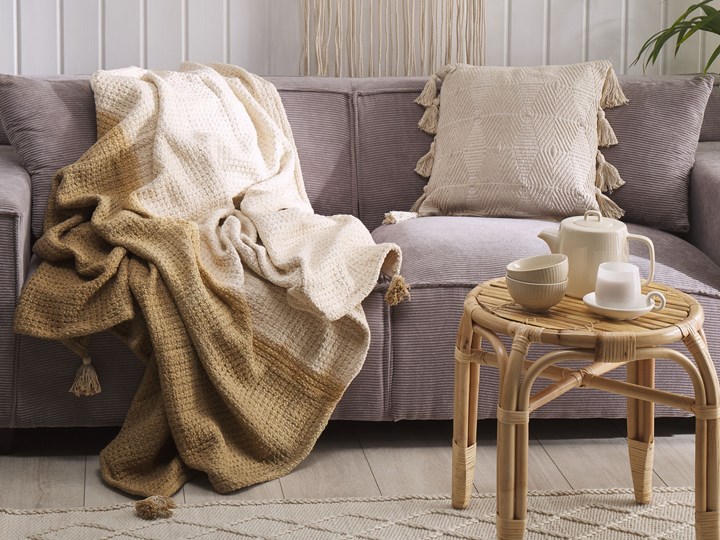 Beliani Koc brązowo-beżowy  bawełniany 160 x 170 cm z frędzlami narzuta dekoracyjna na sofę łóżko 160x170 cm Bawełna Kategoria Koce i pledy Pomieszczenie Sypialnia
